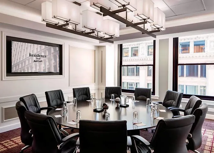 Hotel By Marriott Downtown/loop 3*