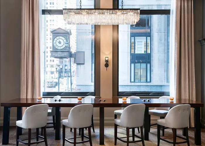 By Marriott Downtown/loop Hotel 3*