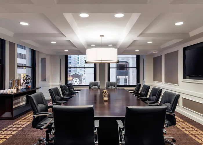 Hotel By Marriott Downtown/loop 3*