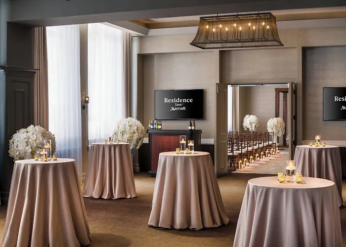 By Marriott Downtown/loop 3* Chicago