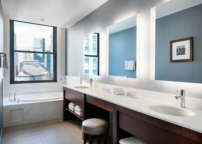 Hotel By Marriott Downtown/loop 3*
